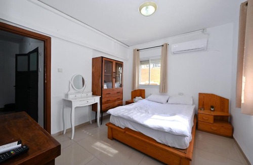 Tiberias Apartment | דירת נופש אלמוג- דירת 2 חדרי שינה עם ג'קוזי ספא בטבריה