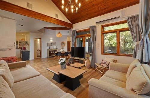 Rosh Pinna Villa | הבית בראש פינה - The House