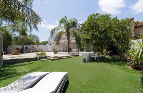 Netanya Ski Chalet | הבקתה