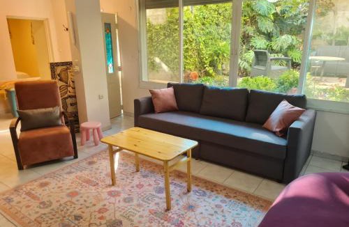 HaZore'a Apartment | המקום של אמי Emmys Place