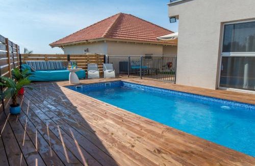 Kela Alon Villa | וילה החרוב - 5 חדרי שינה עם בריכה פרטית