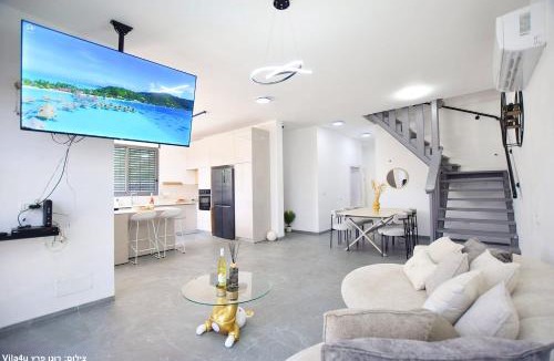Tiberias Villa | וילה מושלמת עם בריכה מפנקת וממ"ד בשכונת טבריה המושבה בעיר טבריה