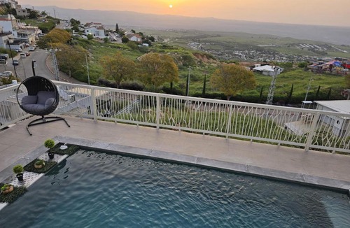 Nof Kinneret Villa | וילה סאן לייט - 5 חדרי שינה כולל ממ"ד, ג'קוזי חיצוני ובריכה מול הנוף של כנרת