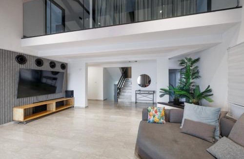 Tiberias Apartment | וילה רז של רשת לב הגולן - וילה מדהימה עם בריכה פרטית מחוממת וסאונה