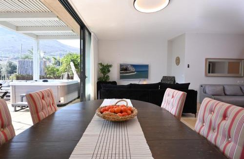 Migdal House | וילה 3 חדרי שינה וסלון במגדל- עם בריכה גקוזי וממד פרטי