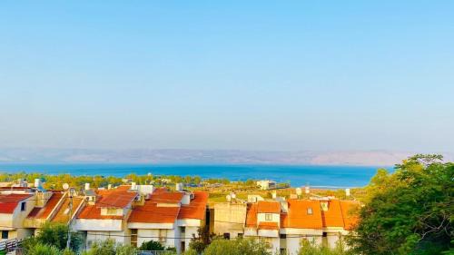 Migdal Villa | וילת בית העץ Wood House Vila