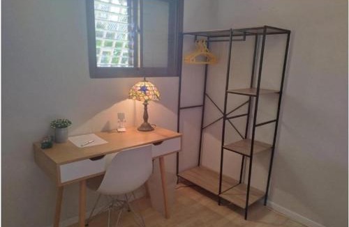 Holon House | חדר מקסים בדירה בה אנו גרים בחולון קרוב לתל אביב וחוף הים כולל מקלט