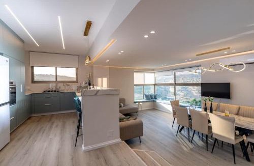 Tiberias Apartment | חופש יהונתן- דירת נופש ליד מקווה ובית כנסת Hofesh Yehonatan Arbel View Luxury Apt