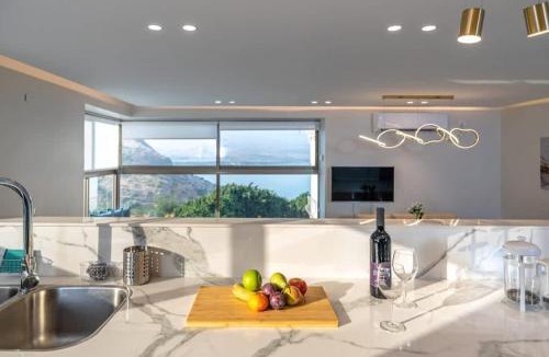 Tiberias Apartment | חופש יהונתן- דירת נופש ליד מקווה ובית כנסת Hofesh Yehonatan Arbel View Luxury Apt