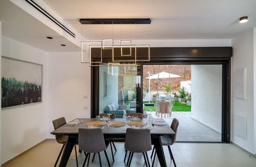 Tiberias Apartment | חופש יהונתן-סוויטת גן עם בריכה פרטית 1 Hofesh Yehonatan Michelangelo Garden pool