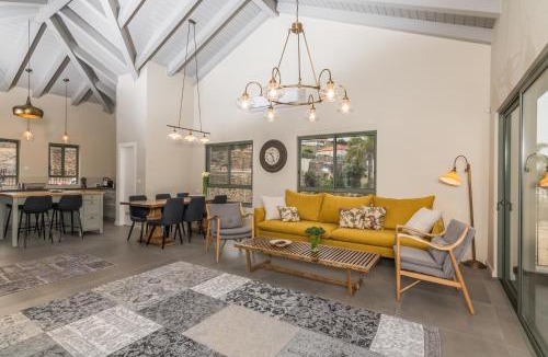 Yavne'el Villa | טרה נובה - וילה מושלמת עם בריכה פרטית מחוממת, ג'קוזי וסאונה ליד הכנרת - יש ממ"ד