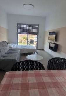 Ma'ayan Baruch Cabin | כחול ולבן