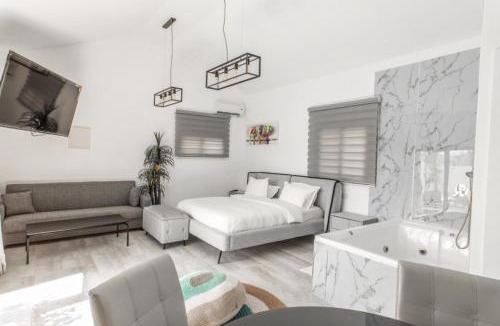Vered Hagalil Bed & Breakfast | כלנית ריזורט - צימרים כפריים קסומים עם ג'קוזי ובריכה מחוממת ליד הכנרת