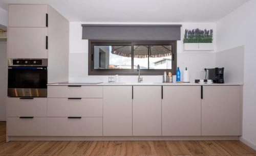 Rehov Apartment | לב המעיין- סוויטה מושלמת עם ג'קוזי במושב פסטורלי