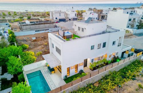 Hadera Villa | לגונה בלו ביץ - וילה עם בריכה פרטית מחוממת וג'קוזי דקה מהים