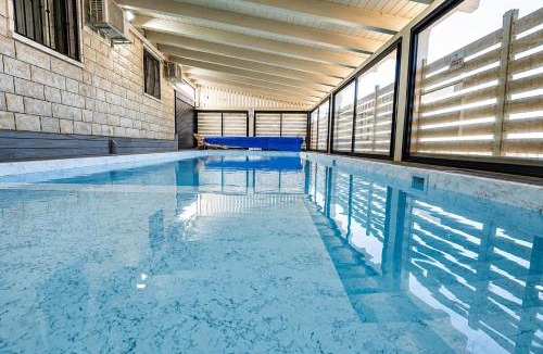 Beit Jann Apartment | לה וילה - וילה משפחתית עם בריכה פרטית מחוממת ומקורה