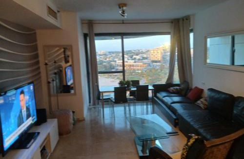 Herzliya Pituach Apartment | מלון בוטיק מגדלי המרינה