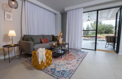 Kfar Vradim Bed & Breakfast | מרי וסימון - סוויטות יוקרה כפר ורדים
