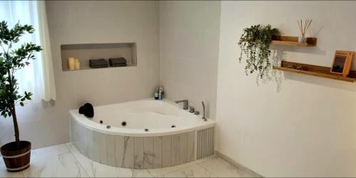 Poriyya Apartment | נווה שחר- צימר משפחתי מקסים עם ג'קוזי פרטי ובריכה ליד הכנרת