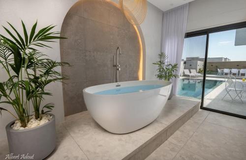 Dalton Apartment | סבן דרים - Seven Dream - וילת 5 חדרי שינה ובריכה פרטית מחוממת