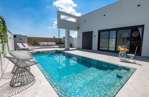Dalton Apartment | סבן דרים - Seven Dream - וילת 5 חדרי שינה ובריכה פרטית מחוממת