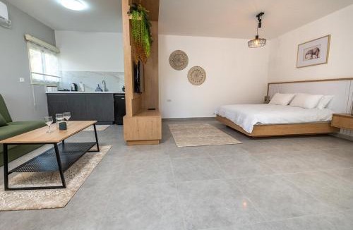 Bruchim Qela' Alon Apartment | סוויטות חיאת - סוויטות מהממות עם בריכה משותפת מחוממת ומקורה מול נוף מהמם