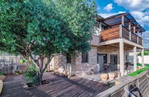 Had Nes Apartment | סוויטות טיפאני של רשת לב הגולן - וילה וסוויטות עם בריכות מחוממות פרטיות מחוממות ומקורות