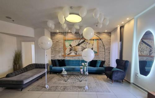 Kfar Vitkin Hotel | סוויטת בית ינאי