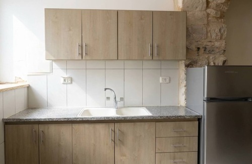 Safed Old City Apartment | סוויטת "תרפ"ט 12" - בית אבן עתיק עם פטיו פרטי