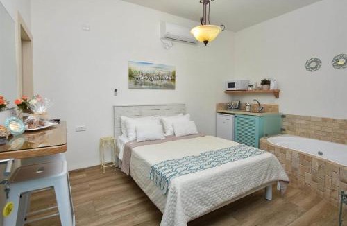 Migdal Bed & Breakfast | עדנת האוהבים - סוויטות מקסימות ליד הכנרת עם בריכה משותפת