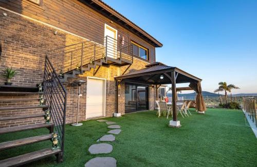 Rameh Bed & Breakfast | צימר בכפר - סוויטות ובקתות קסומות עם בריכה מחוממת מקורה ונוף מהמם