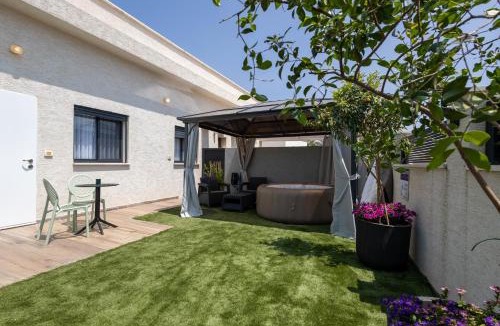 Bruchim Qela' Alon Apartment | צימר נחלים - בקיבוץ הגושרים
