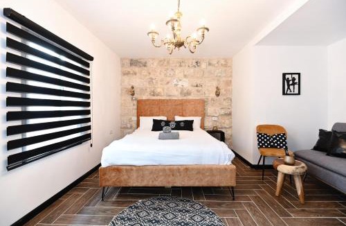 Safed Apartment | קונפיטה - וילה מהממת עם בריכה מחוממת מקורה בעיר העתיקה צפת
