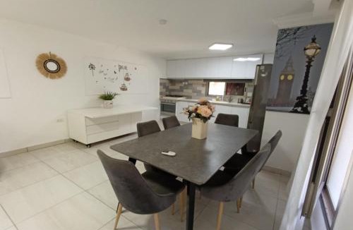 Beer Tuvia Apartment | קסם הרימון - 4 צימרים מושלמים עם בריכה וג'קוזי