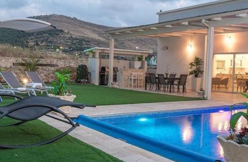 Gidona Cabin | שירת הגלבוע