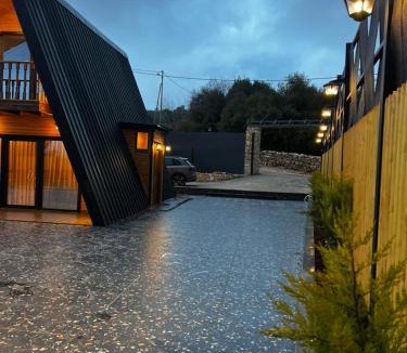 Ajloun Ski Chalet | أكواخ غصُن عجلون