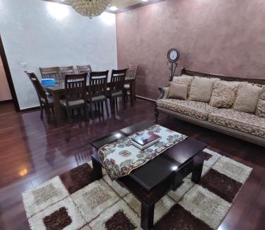 Jordan Apartment | اربد التخصصي قرب بوابه الطب لجامعه اليرموك والاقتصاد 220متر سووووبر ديلوكس