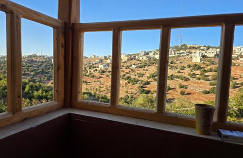 Ajloun Governorate House | بيت اطلالة الوادي