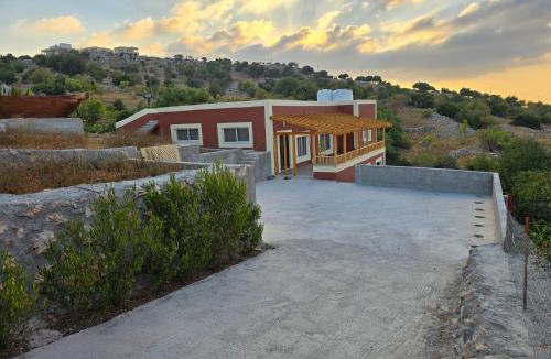 Ajloun Governorate House | بيت اطلالة الوادي