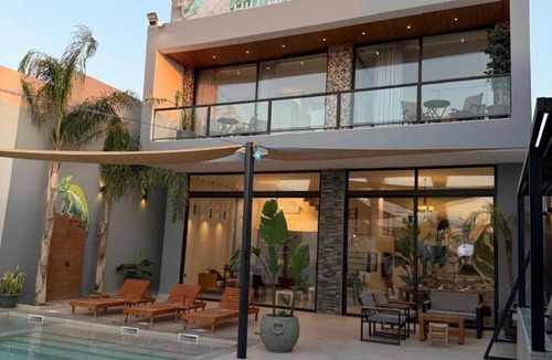 Al Kafrayn Ski Chalet | شاليه بيت التل HILLHOUS Chalet