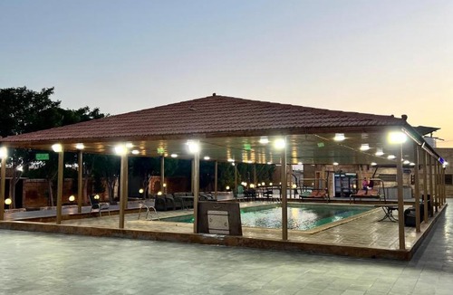 Al Hashimiyah Ski Chalet | شاليه و مزرعة ادم