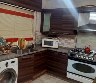 Irbid Apartment | غرفة مفروشه مشتركة في شقه شيرنق