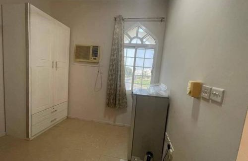 Al Khuwair Apartment | غرفه بحمام خاص