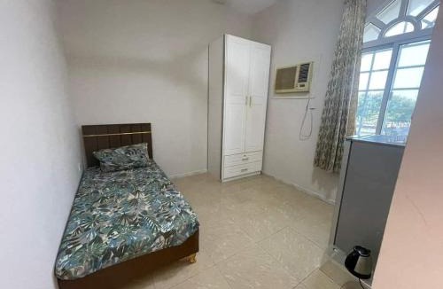 Al Khuwair Apartment | غرفه