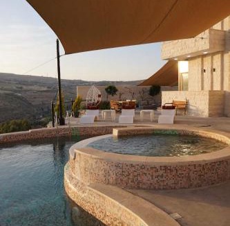 Suwailih Ski Chalet | مزرعة واستراحة قصر الريان