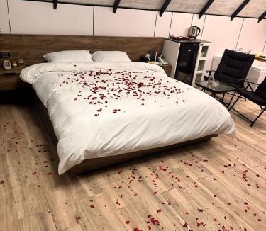 Ma'an Governorate Bed & Breakfast | منتجع وأكواخ غصن