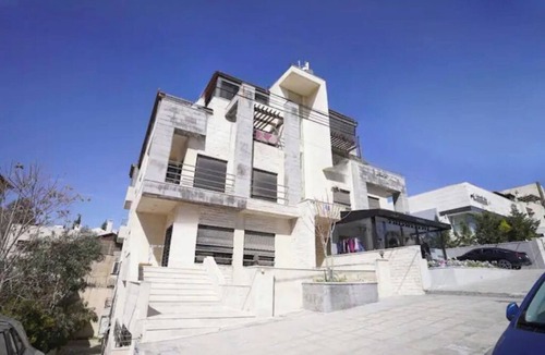 Amman Apartment | #1 Amazing and Modern Apt. Near US Embassy, Abdoun