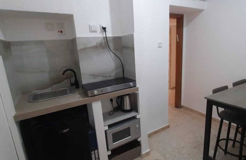 Safed Apartment | 1-bedroom, AC, Wifi, 10 minutes from Rashbi, 3 minutes from Safed Old City
