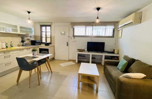 Ra'ananna Apartment | 1 bedroom with a garden - REF01