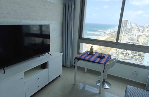 Netanya House | 1 BR apartment plus kitchenette, gorgeous view of the sparkling Mediterranean.